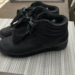 Stylish Black High-Top Sneakers with Satin Bows